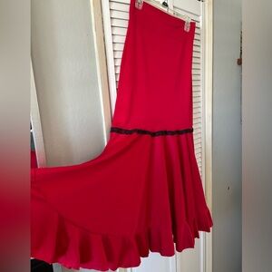 Like New red flamenco skirt. Size M, black lace trim.